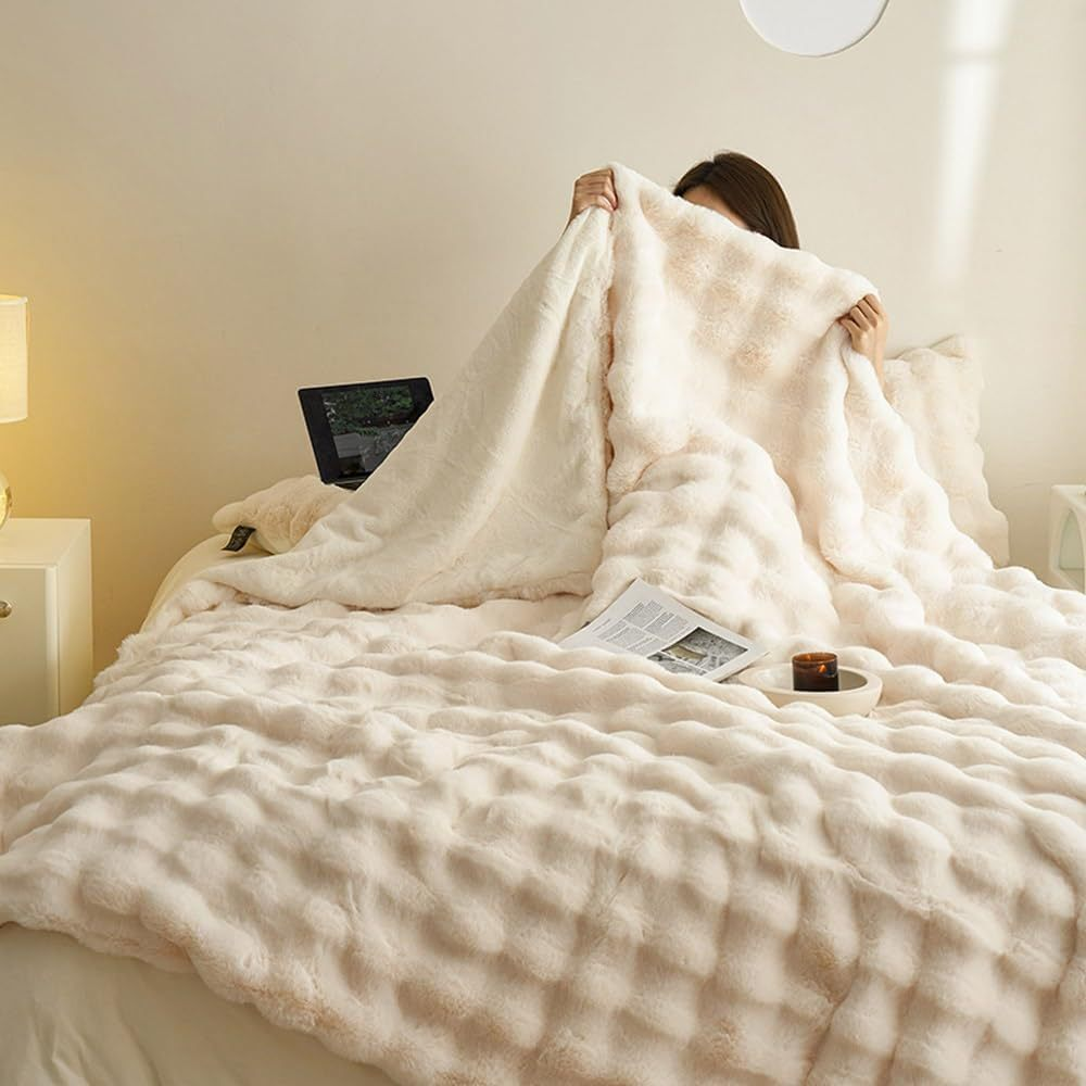 Ultra-Soft Fluffy Fleece Blanket | All-Season Comfort & Cozy Fleece Throw 0