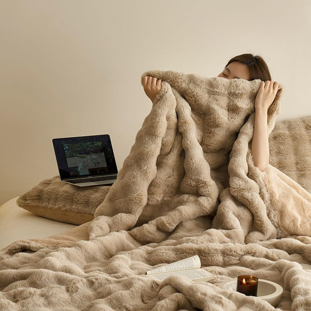 Ultra-Soft Fluffy Fleece Blanket | All-Season Comfort & Cozy Fleece Throw 2
